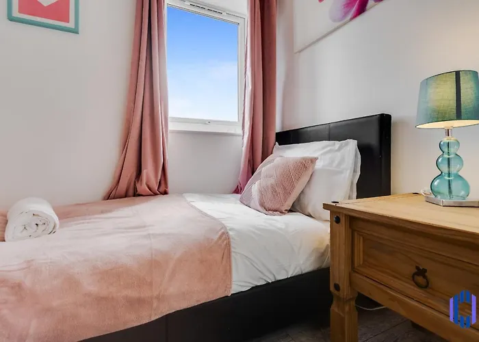 Spacious 5Br - Coop Live & Etihad - Pool Table