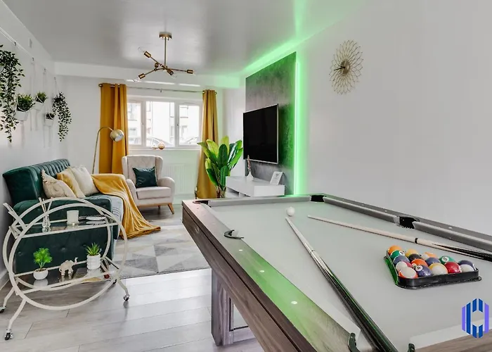 Spacious 5Br - Coop Live & Etihad - Pool Table