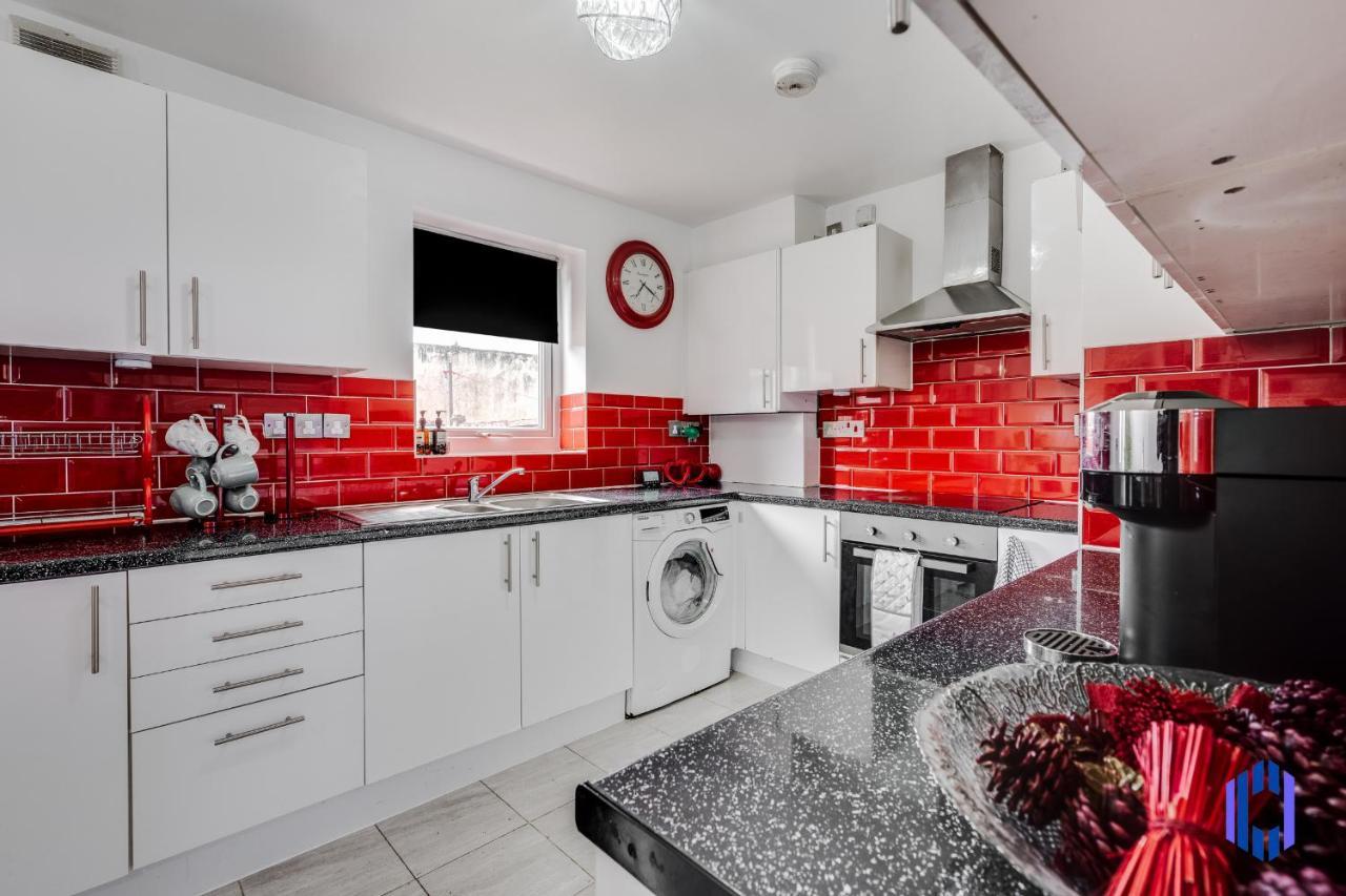 Spacious 5br - Coop Live & Etihad - Pool Table Holiday home *