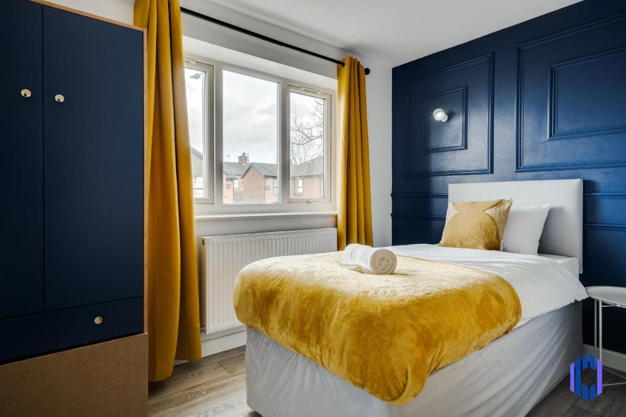 Spacious 5br - Coop Live & Etihad - Pool Table Holiday home Manchester